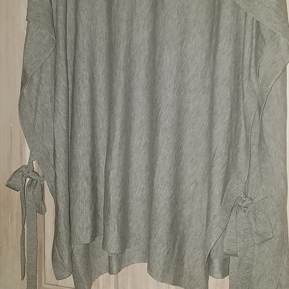 Boho gray sleeveless tied knotted sides.cuteness